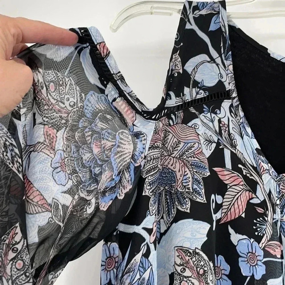 IZ Byer Floral Cold Shoulder Long Sleeved Top Medium - Picture 5 of 9